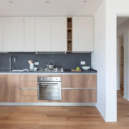 Floor With Rooftop Terrace Near St. Peter