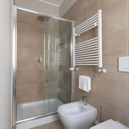 Floor With Rooftop Terrace Near St. Peter Apartment *