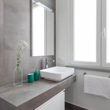 Floor With Rooftop Terrace Near St. Peter Apartment *