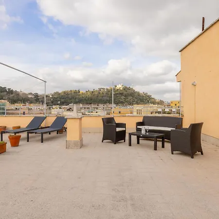 Floor With Rooftop Terrace Near St. Peter *