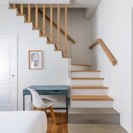 Floor With Rooftop Terrace Near St. Peter Apartment *