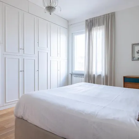 Floor With Rooftop Terrace Near St. Peter Rome