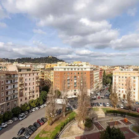 Floor With Rooftop Terrace Near St. Peter Apartment