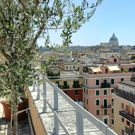 Floor With Rooftop Terrace Near St. Peter * Rom