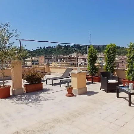 Apartment Floor With Rooftop Terrace Near St. Peter Rom